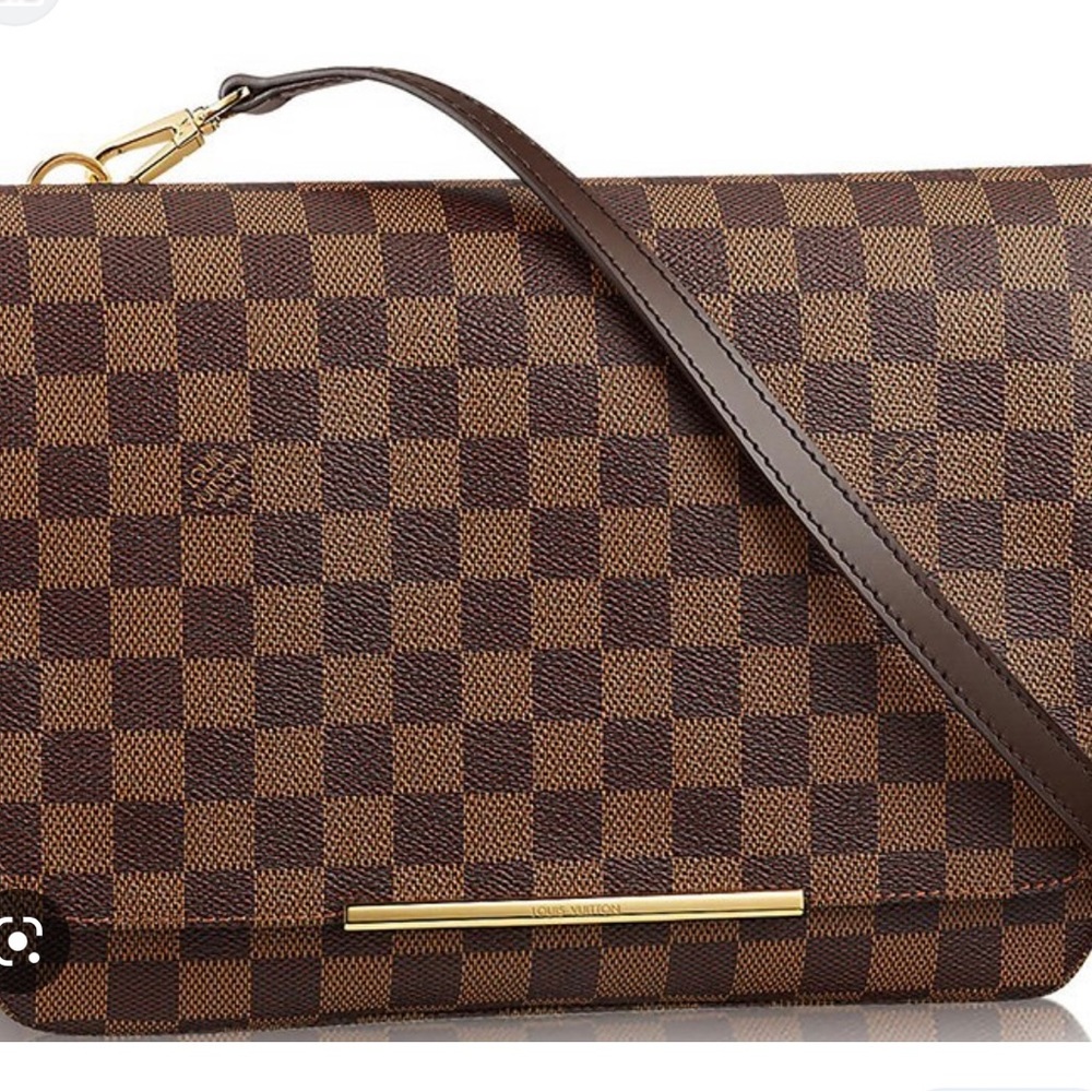 Louis Vuitton Hoxton Handbag
Damier GM